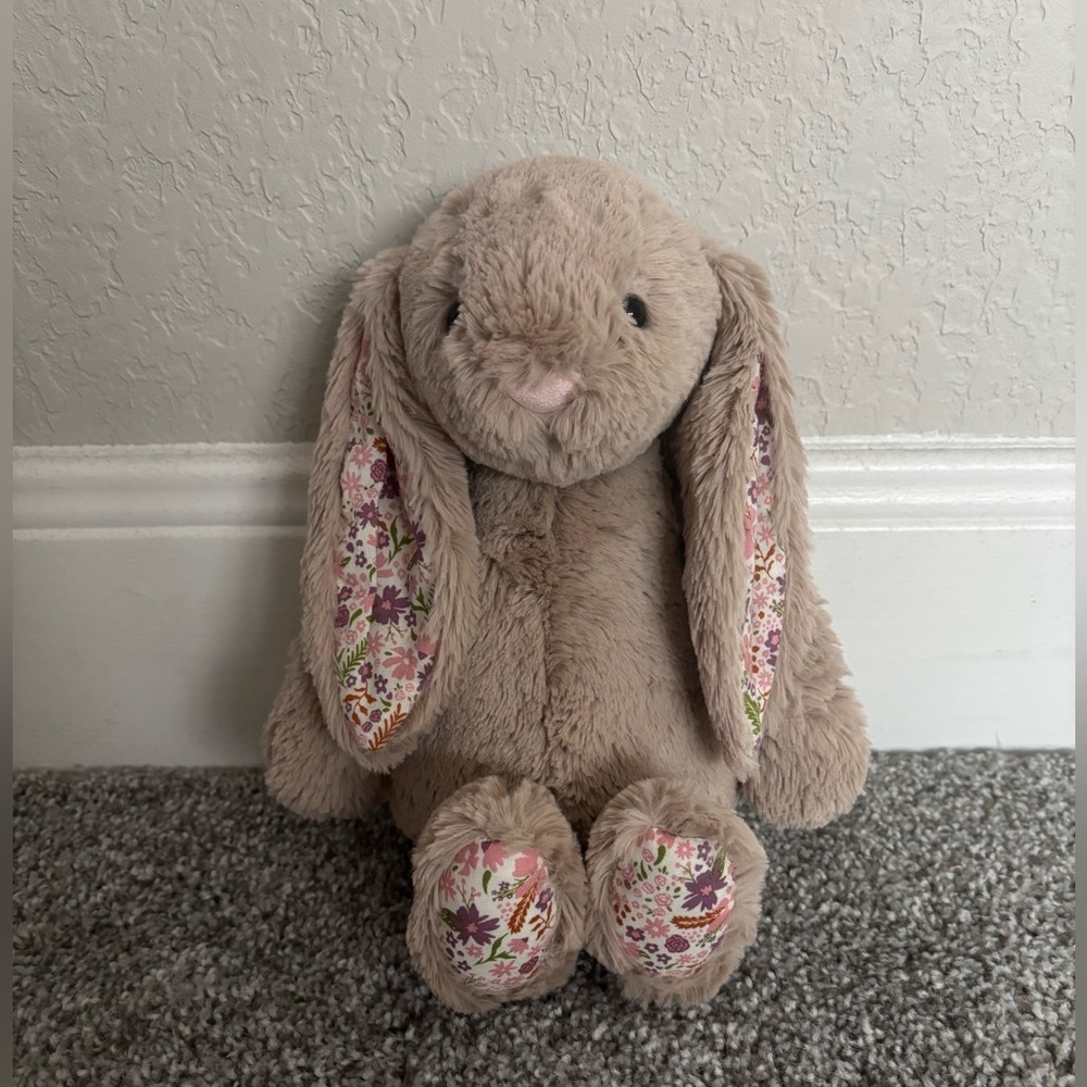 Jellycat Bashful Beige Bunny Petal